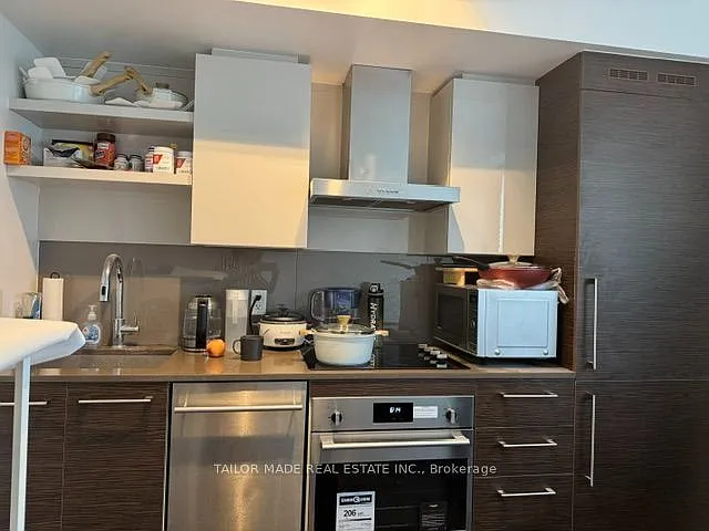 1030 King St W #209 — Photo 2