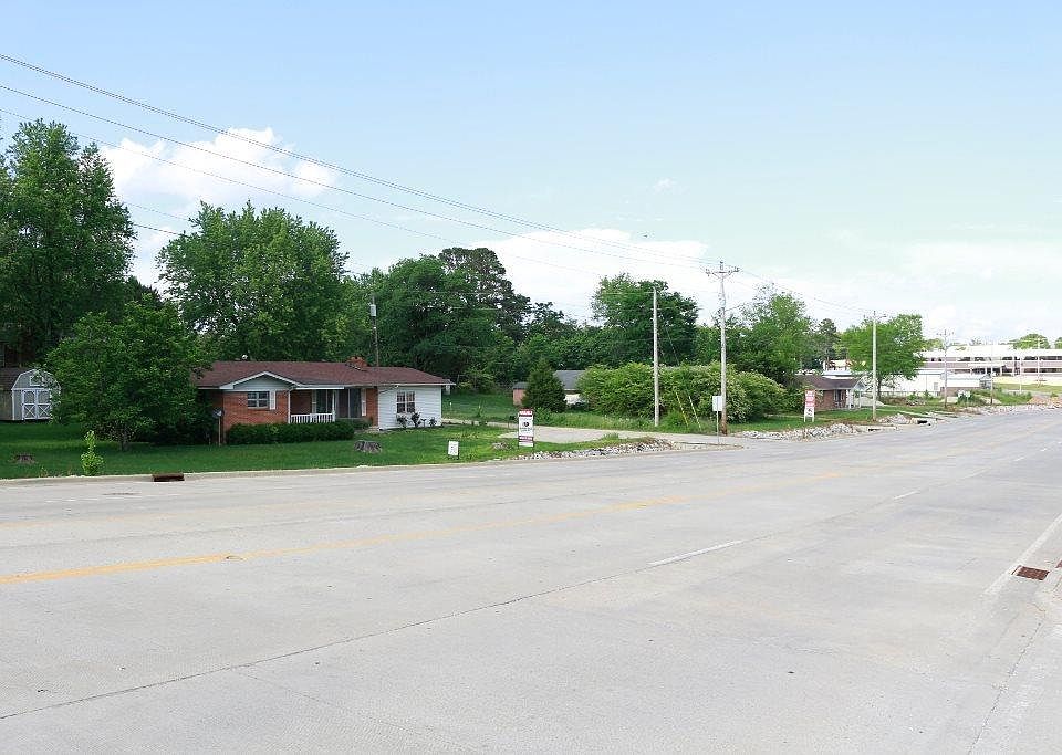 1st image of 2911 Oak Grove Rd