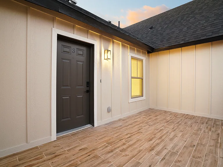 1644 W Mistletoe Ave #102 — Photo 3