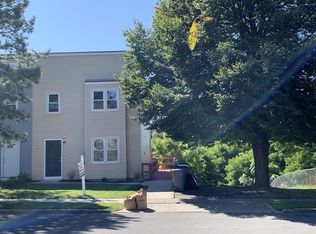 521 Lark Dr, Albany, NY 12210