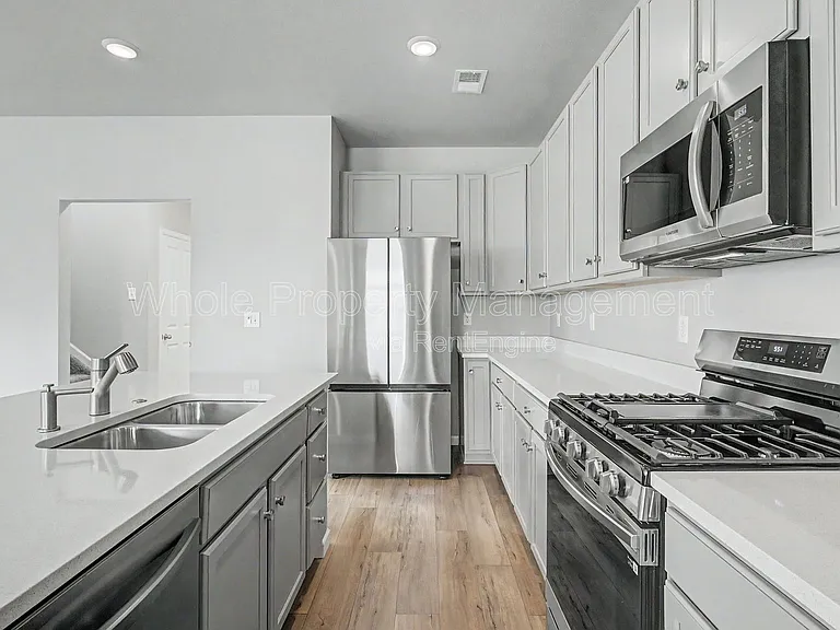 2291 Peregrine Dr — Photo 6