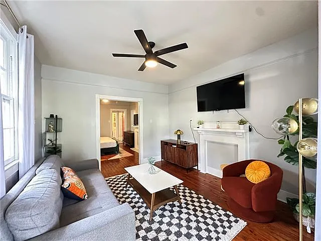 1 bed, 1.0 bath, 575 sqft, $1,600 — Photo 2