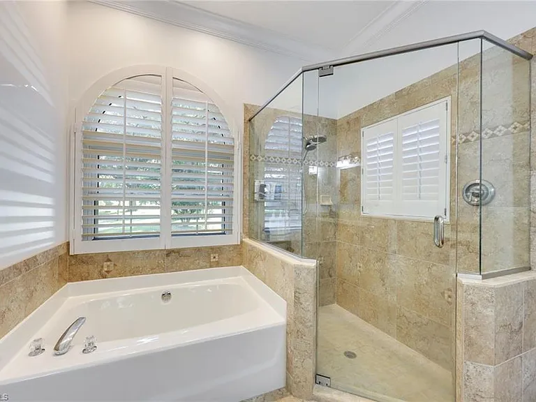 7500 Woodland Bend Cir — Photo 16