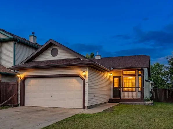 31 E Fairways Dr NW, Airdrie, AB T4B 2P5