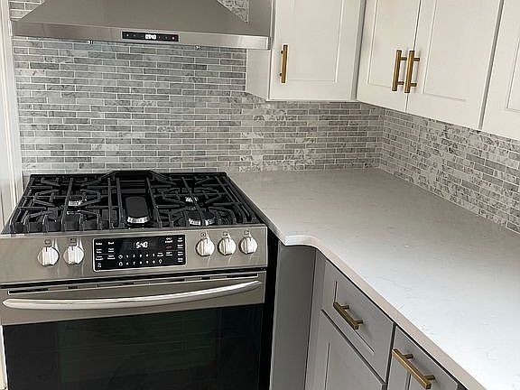 3rd image of 637 Liberty St