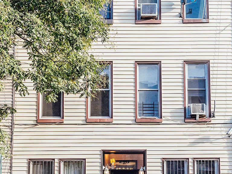 296 Harman St #1L — Photo 11