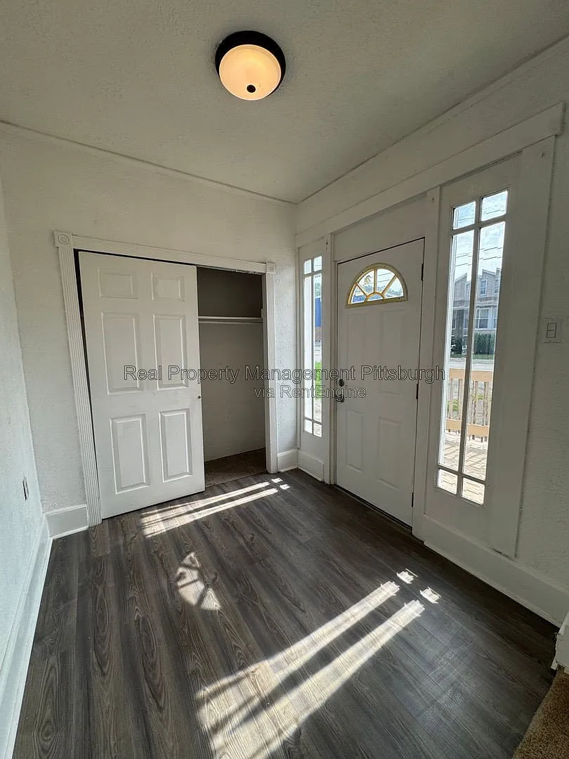 2 bed, 1.0 bath, $1,150 — Photo 2