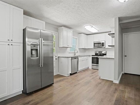 4th image of 703 Navaho Ct