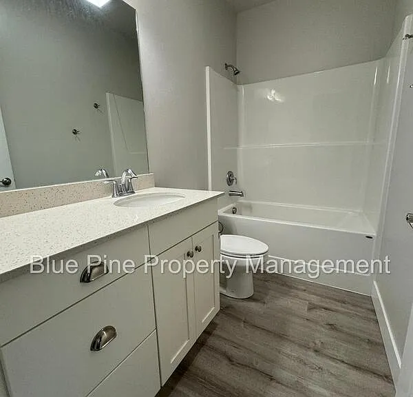 2824 E Brooklyn St — Photo 4