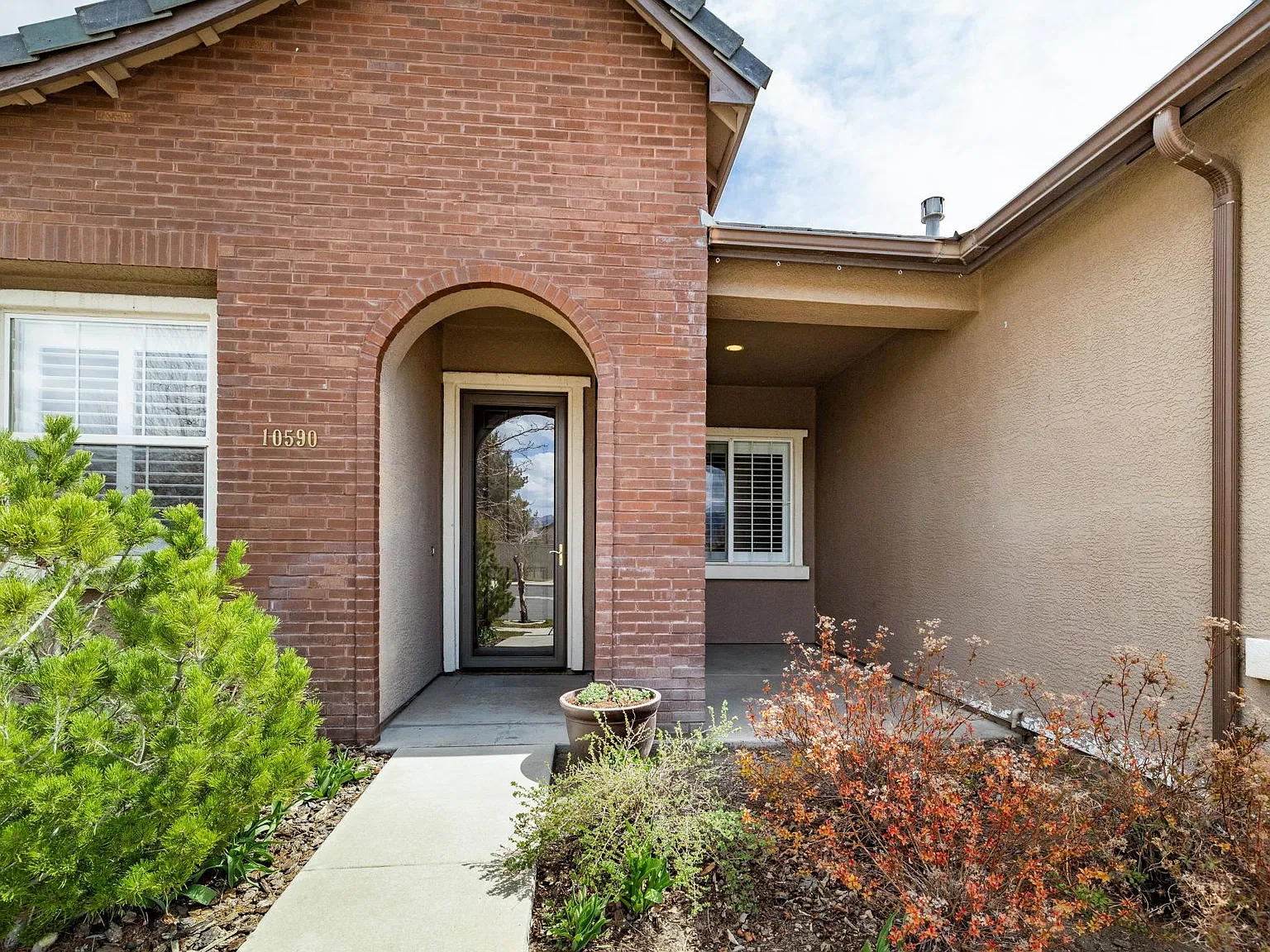 3 bed, 1765 sqft, $3,000 — Photo 2