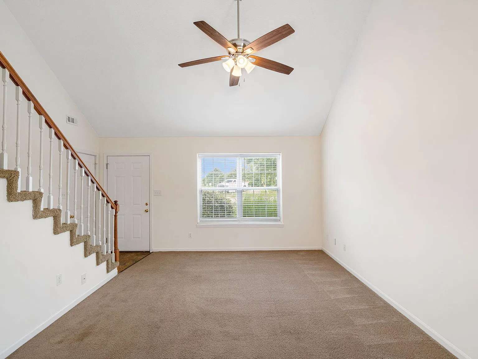 3 bed, 2.0 bath, 1500 sqft, $1,475 — Photo 3