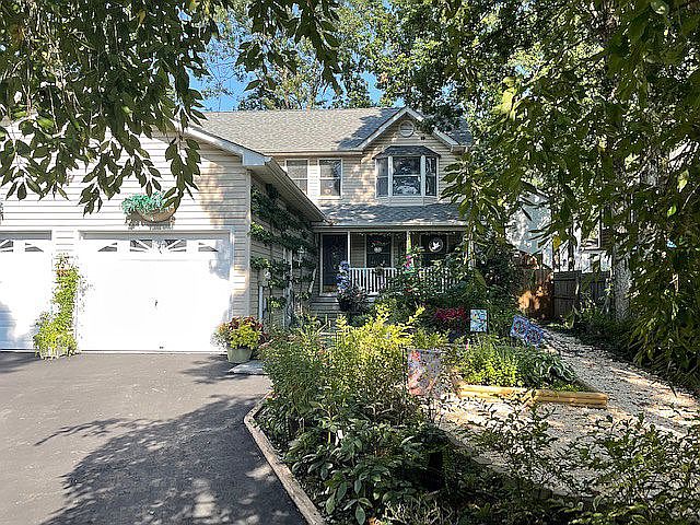 1st image of 140 Fair Lawn Ct