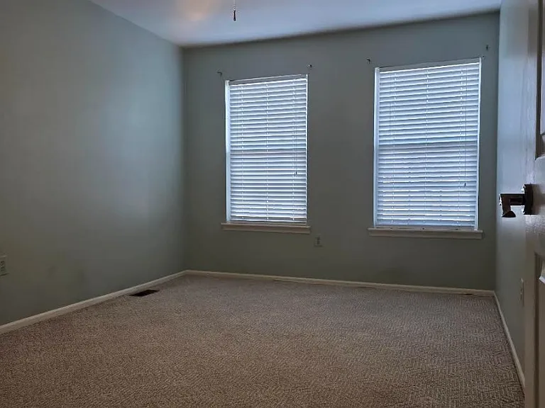 90 Almond Dr — Photo 16