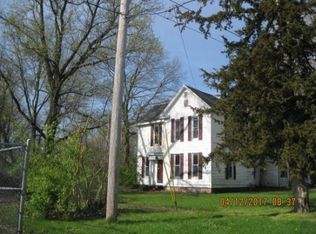 705 S 6th St, Sullivan, IL 61951