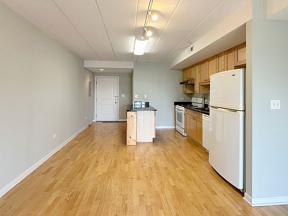 4th image of 2272 S Archer Ave Unit 5E