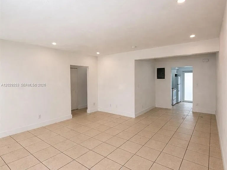 935 Bay Dr #9 — Photo 5