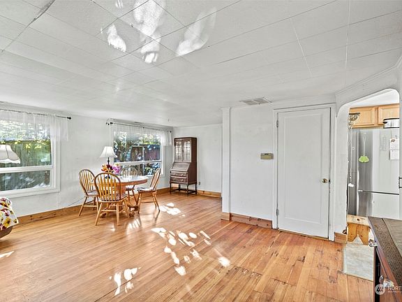 5th image of 2126 Elmont Avenue