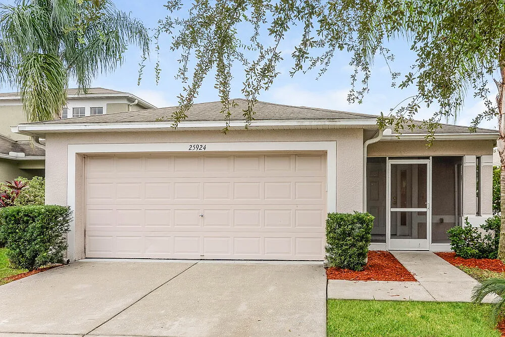 3 bed, 2.0 bath, 1340 sqft, $2,035 — Photo 1