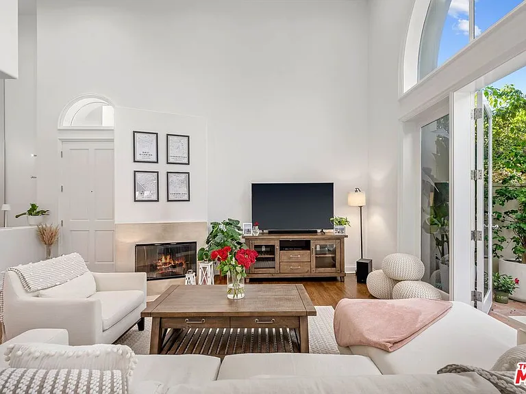 718 Lincoln Blvd #1 — Photo 4