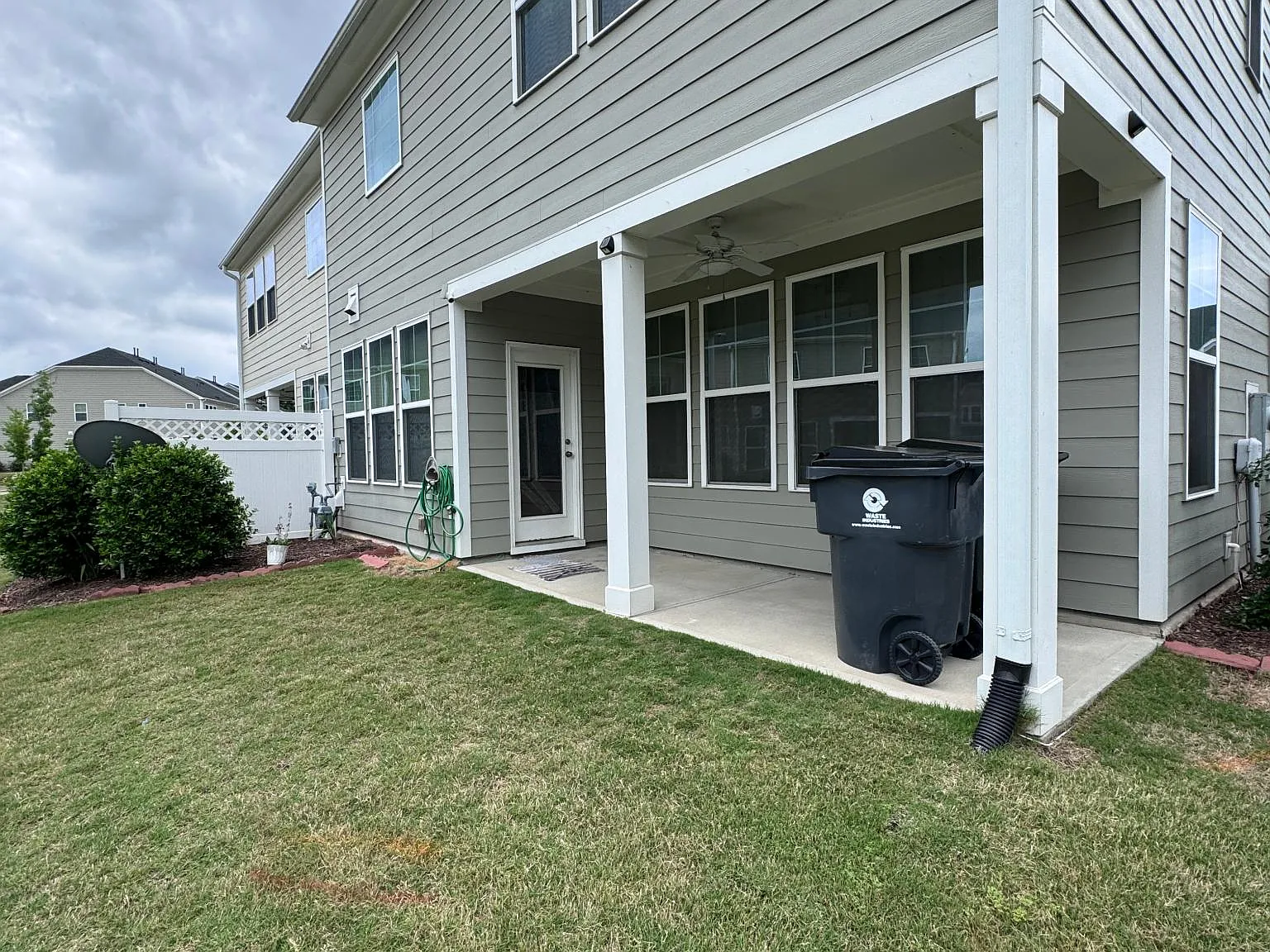 4 bed, 2411 sqft, $2,500 — Photo 2