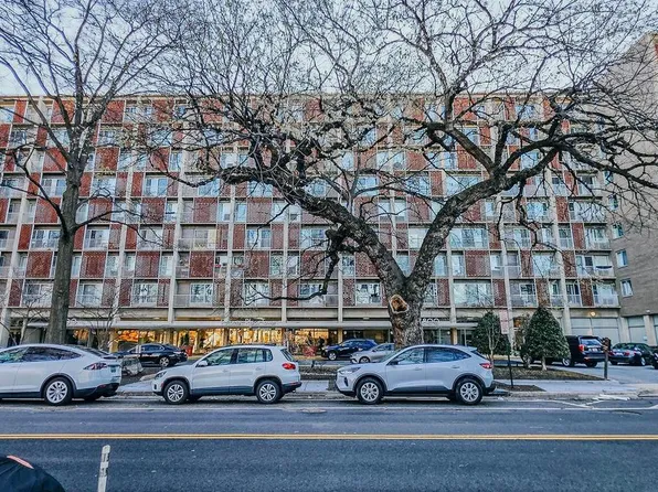 800 4th St SW APT S402, Washington, DC 20024
