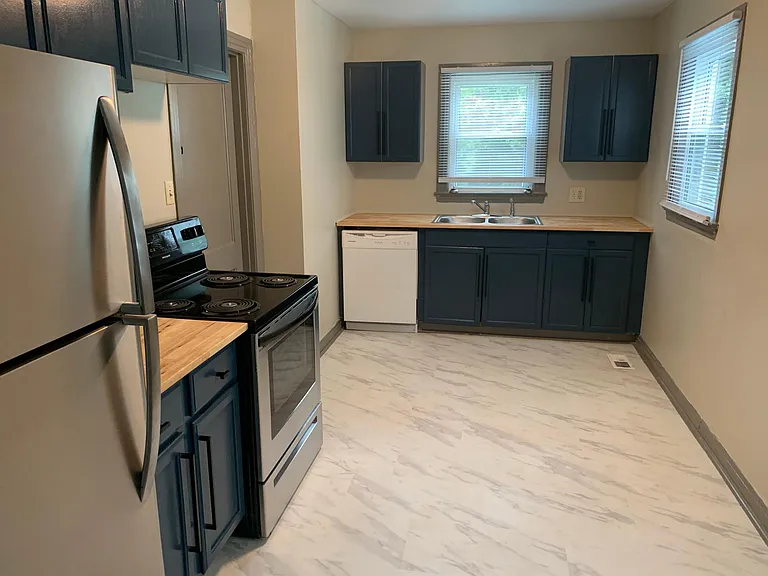 233 Greenwood Ave — Photo 4
