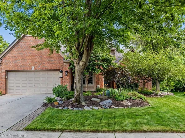 1085 Bloomview Cir, Rochester, MI 48307
