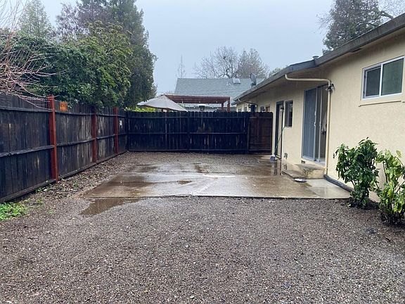 2nd image of 621 Oak St