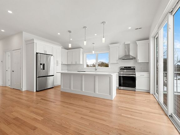 2nd image of 2 Old County Rd #10