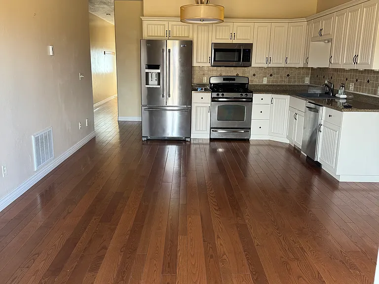 1630 Gateway Dr #4 — Photo 2