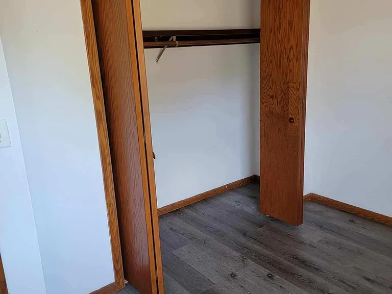 381 Brooks St S #1 — Photo 7