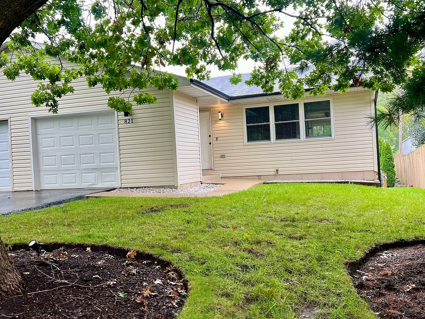 3 bed, 1961 sqft, $2,400 — Photo 2