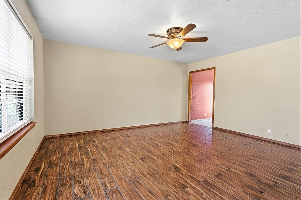 366 Elm St — Photo 2