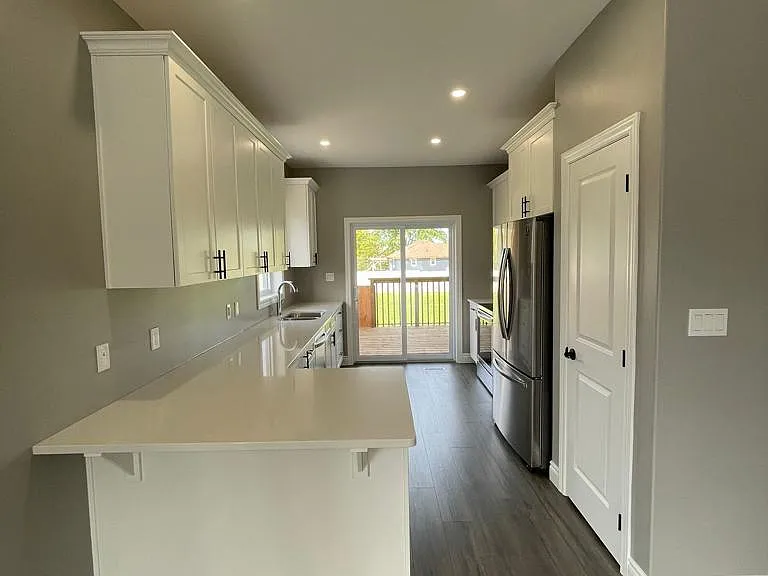 10 Redwood Dr — Photo 1