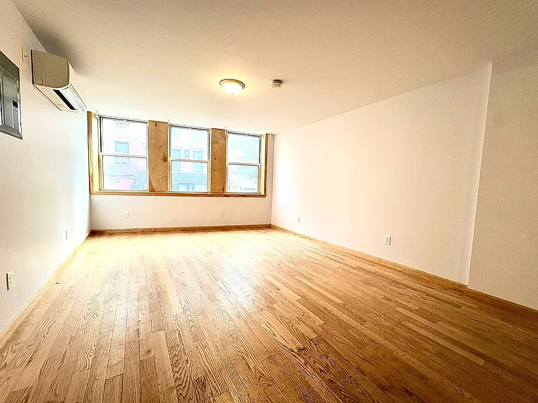 31 Spring St #1 — Photo 3