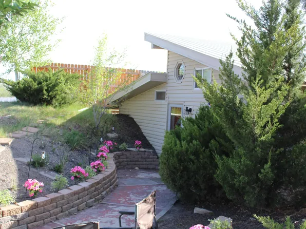 900 3rd Ave, Edgemont, SD 57735