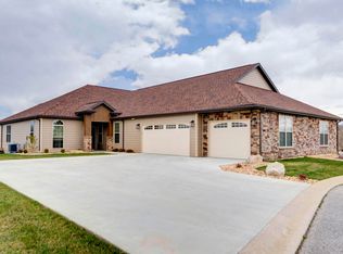 106 Mountain View Ct, Branson West, MO 65737