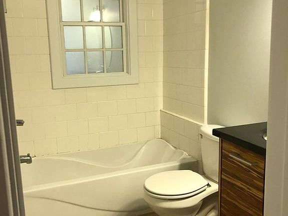 5th image of 2310 Parkwood Ave APT A