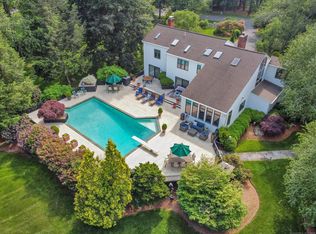 8 Hedgerow Cmn, Weston, CT 06883