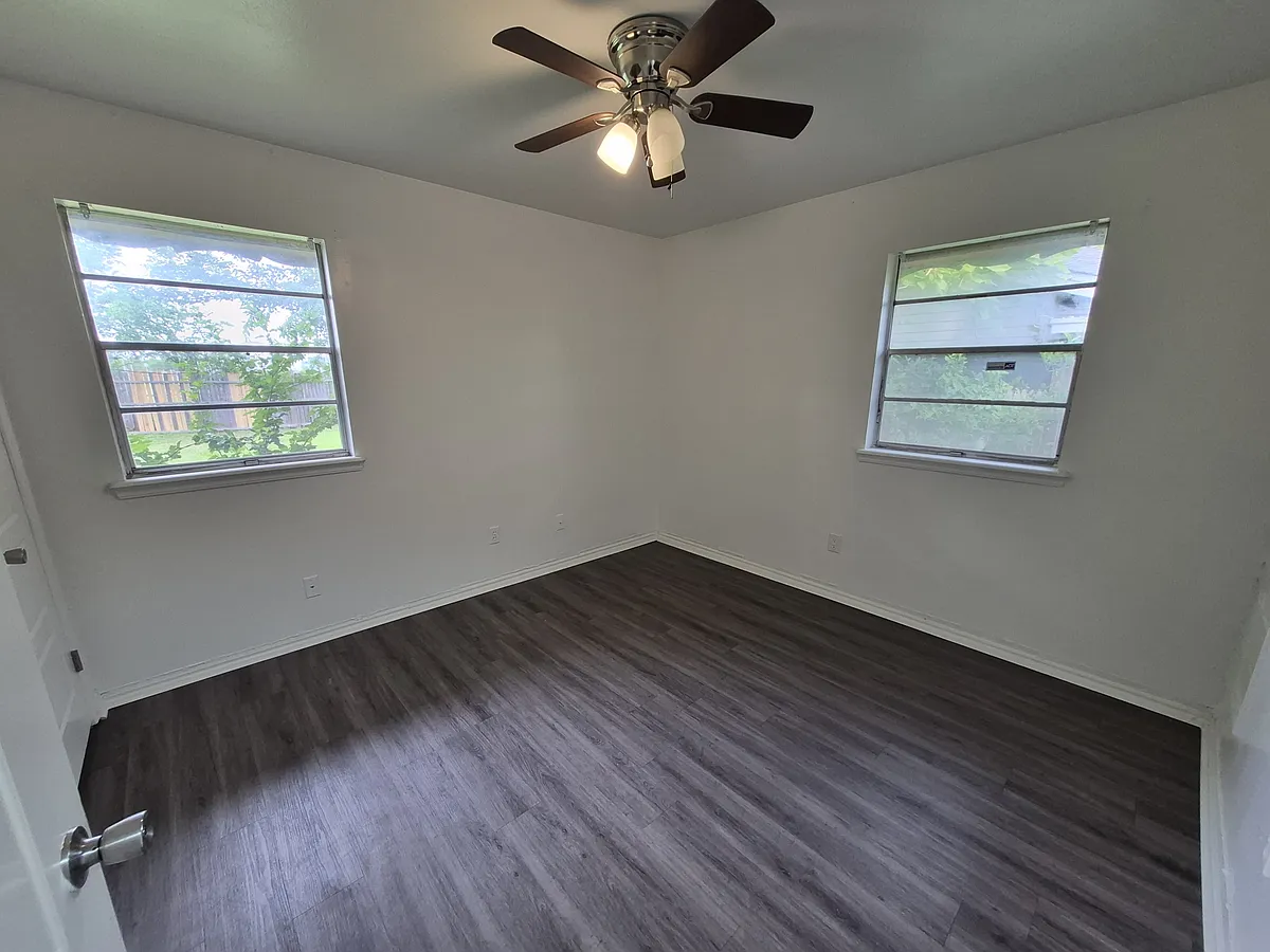 Building Photo - 3125 Del Mar Dr