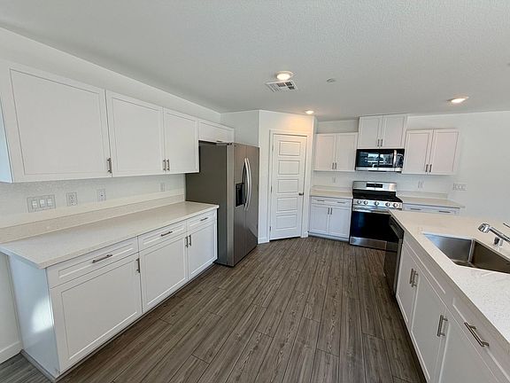 4th image of 4234 Vivenda St #3