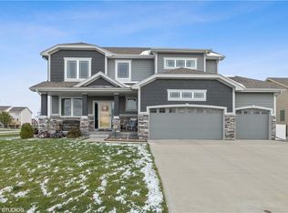 1805 SE Parkview Crossing Dr, Waukee, IA 50263