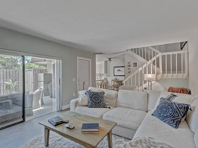 1120 11th Ln — Photo 16
