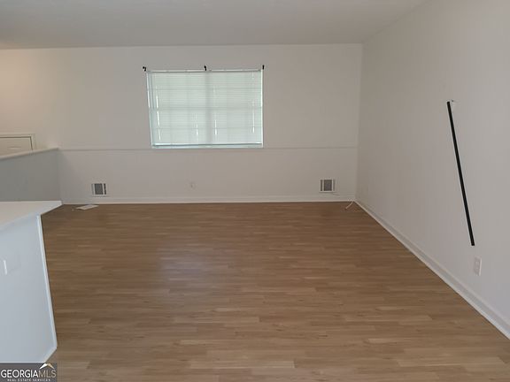 5th image of 155 Rockfort Ct S