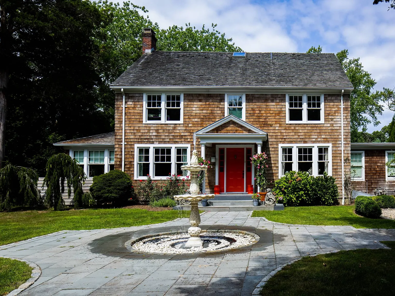 A Design-Forward Hamptons Escape Featured in HC&G — Photo 1