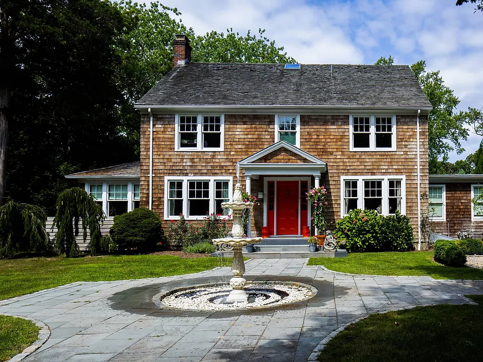 152 Montauk Hwy