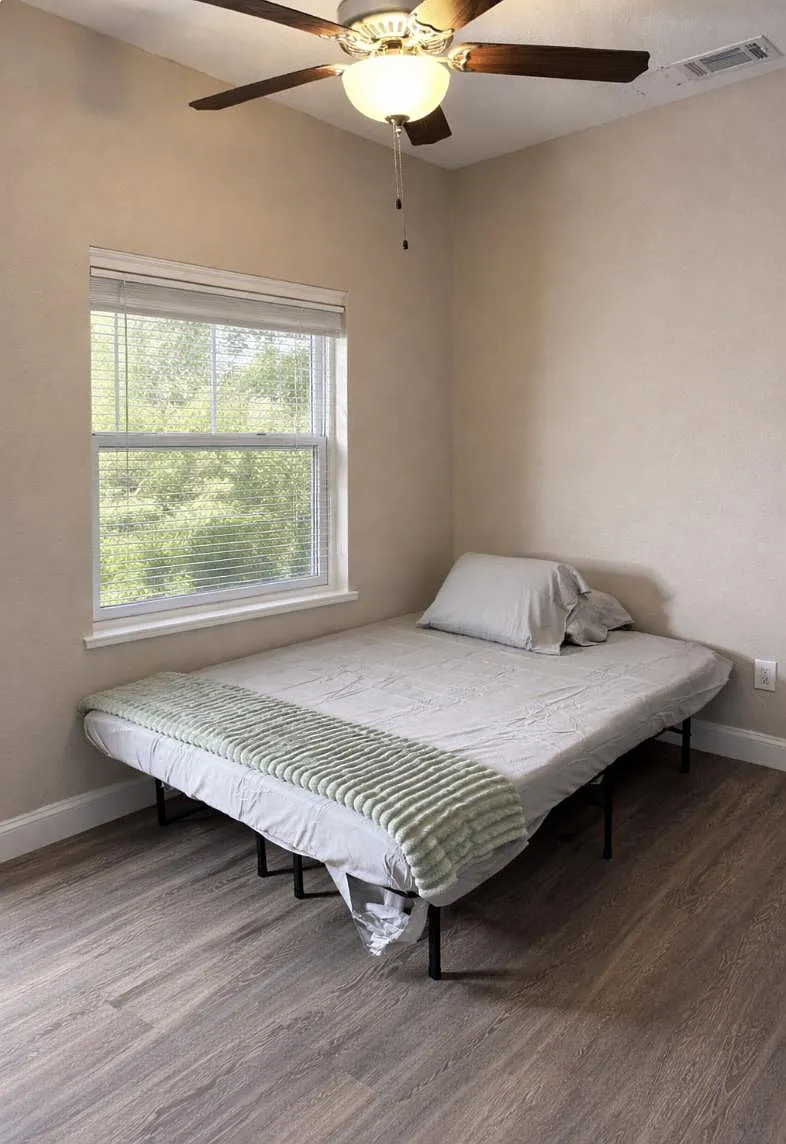 4 bed, 2.5 bath, 1777 sqft, $832 — Photo 4