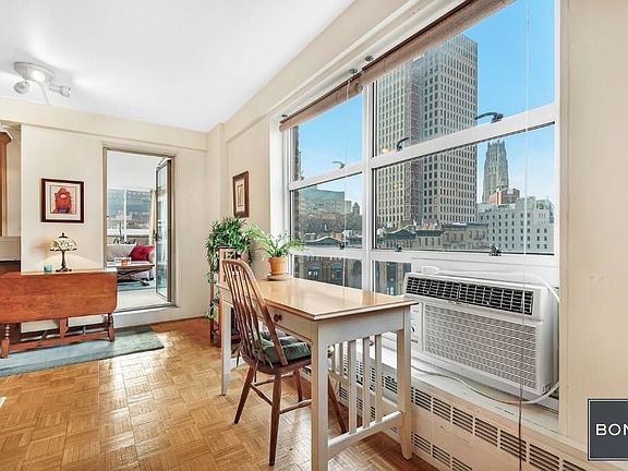 2nd image of 80 La Salle St APT 9H