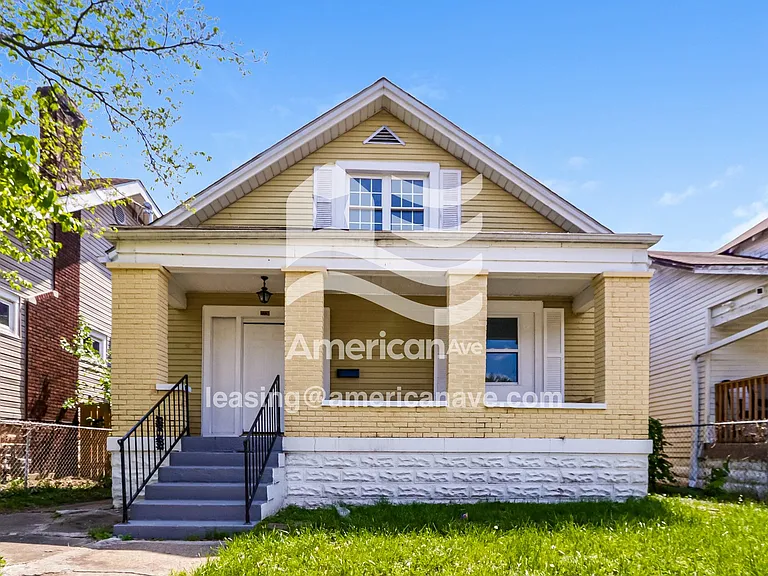 1371540_001_front_view_1.jpg