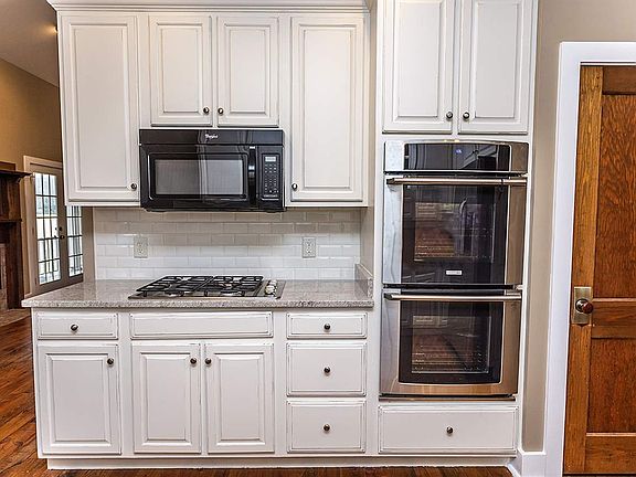 3rd image of 210 King Den Dr NW